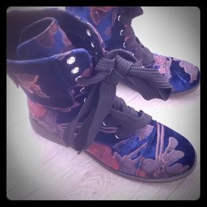 Ladies boots Aldo sister store Call It  Spring